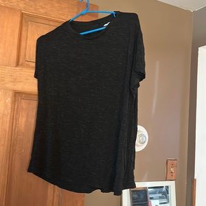 Black flowy sports shirt with round neckline
